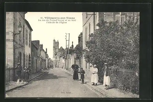 AK Villeneuve-sur-Yonne, La rue du Puits-d`Amour et au fond l`Abside de l`Eglise