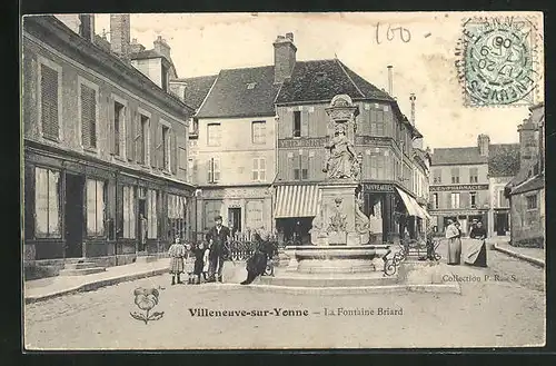 AK Villeneuve-sur-Yonne, La Fontaine Briard