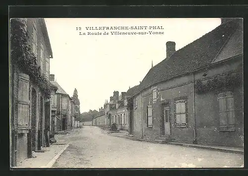 AK Villefranche-Saint-Phal, La route de Villeneuve-sur-Yonne