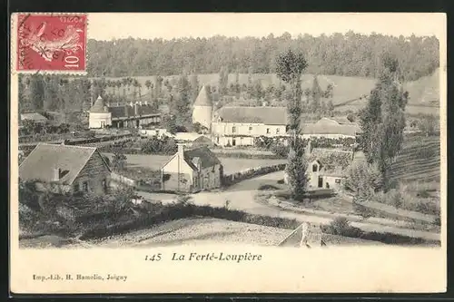 AK La Ferte-Loupiere, Ortsansicht mit Blick auf Gebäude mit Turm und Gartenanlage