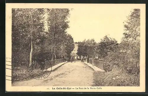 AK La Celle-St-Cyr, Le Pont de la Petite Celle