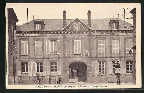 AK Thorigny-sur-Oreuse, La Mairie et Groupe Scolaire