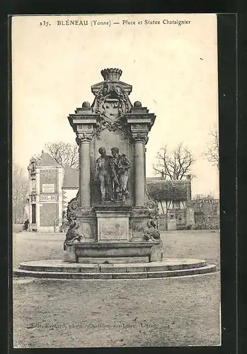 AK Bleneau, Place et Statue Chataignier