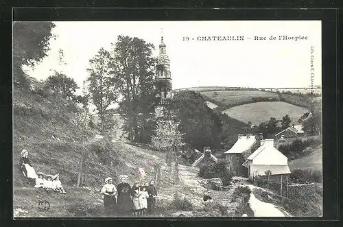 AK Chateaulin, Rue de l`Hospice, Blick auf Landschaft und Turm, Kindergruppe