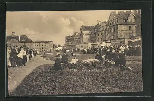 AK Münster / Westf., Kriegsgefangene und Soldaten in Uniformen