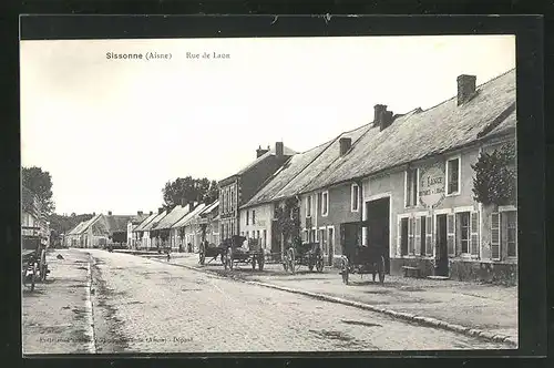 AK Sissonne, Rue de Laon, Voitures E. Lance