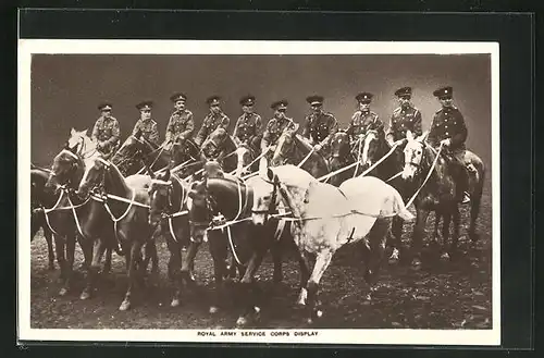 AK Royal Army Service Corps Display, Britische Soldaten in Uniformen zu Pferde