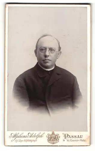 Fotografie Alphons Adolph, Passau, Portrait Mann im Jacket mit Brille