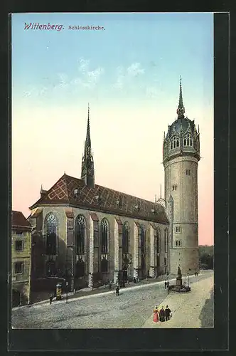 AK Wittenberg, Schlosskirche mit Passanten