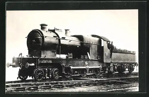 AK englische Eisenbahn, 2601, Lokomotive mit Kohletender und Zugführer