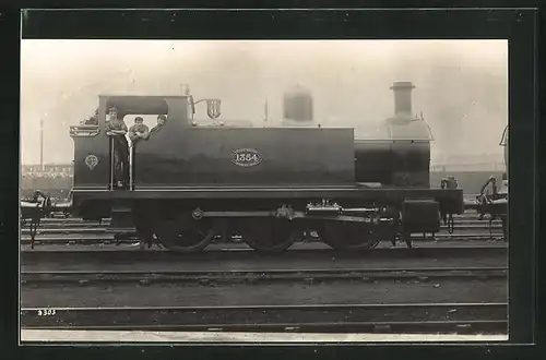 AK englische Eisenbahn, 1354, Lokomotive mit Zugführer