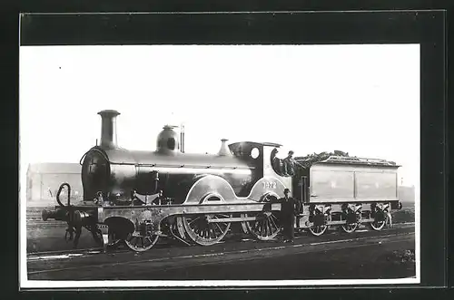 AK englische Eisenbahn der Gesellschaft MR mit Kennung 1472 und Lokführern