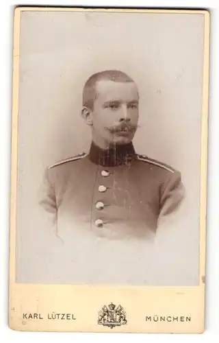 Fotografie Karl Lützel, München, Portrait Soldat einjährig Freiwilliger in Uniform