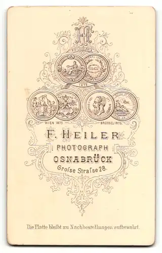 Fotografie F. Heiler, Osnabrück, Portrait charmante Dame mit Haarschmuck