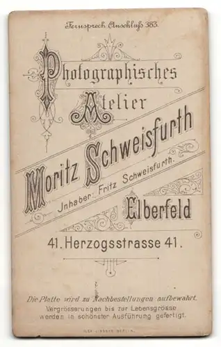 Fotografie Moritz Schweisfurth, Elberfeld, Portrait junger Mann mit Brille