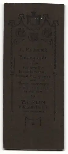 Fotografie A. Kulhanek, Berlin-Wedding, Knabe im Anzug nach der Konfirmation