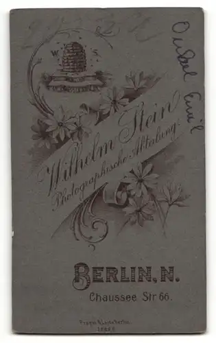 Fotografie Wilhelm Stein, Berlin-N, Portrait gutbürgerlicher Herr mit Oberlippenbart