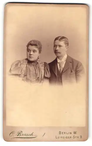 Fotografie C. Brasch, Berlin-W, Portrait junges bürgerliches Paar