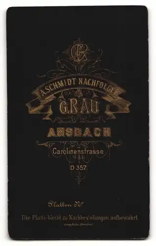 Fotografie A. Schmidt Nachfolger, Ansbach, Portrait junger Herr im Anzug mit Fliege u. Bart