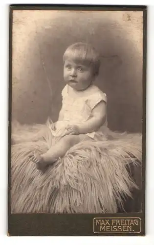 Fotografie Max Freitag, Meissen, Portrait Säugling in Leibchen