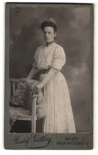 Fotografie Rudolf Güttler, Wien, Portrait junge Dame in weissem Kleid