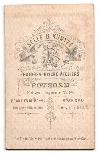 Fotografie Selle & Kuntze, Potsdam, Portrait junger Herr mit zurückgekämmtem Haar