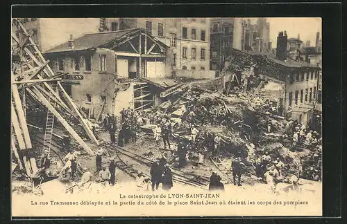 AK Lyon-Saint-Jean, La Catastrophe, La rue Tramassac deblayee et la partie du cote de la place Saint-Jean
