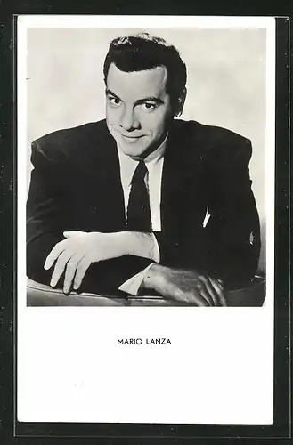 AK Opernsänger Mario Lanza sympatisch im Anzug blickend