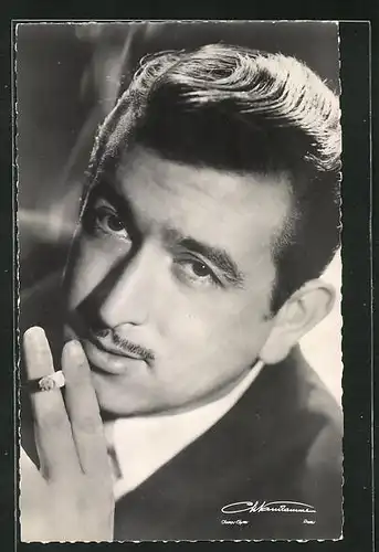 AK Schauspieler Armand Mestral mit Zigarette