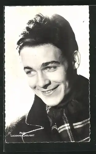 AK Schauspieler Jacques Charrier lächelnd
