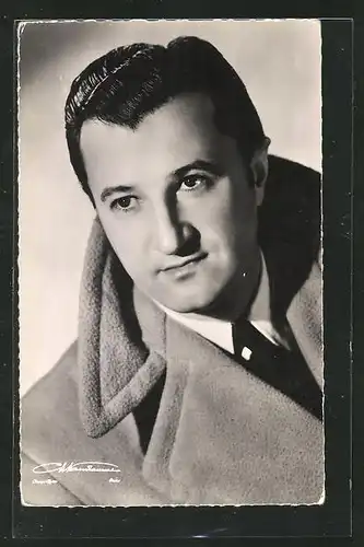 AK Schauspieler André Dassary im Portrait