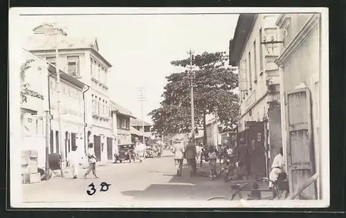 Foto-AK Lagos, Blick in eine Strasse der Stadt