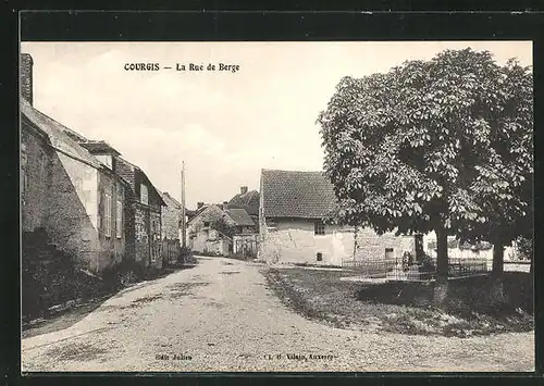 AK Courgis, La Rue de Berge