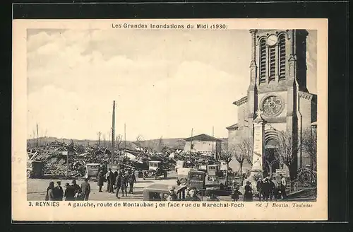 AK Reynies, A gauche, route de Montauban, en face rue du Marechal-Forch, Les Grandes Inondations du Midi, 1930