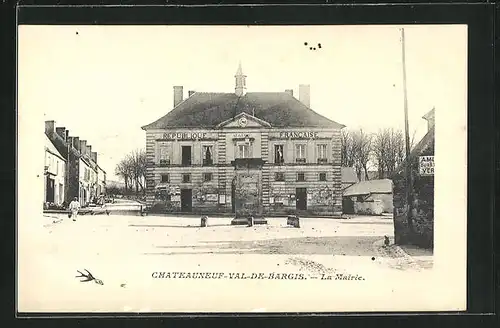 Passepartout-AK Chateauneuf-Val-de-Bargis, La Mairie