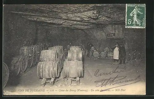 AK Vouvray, Caves du Bourg, Un coin des caves