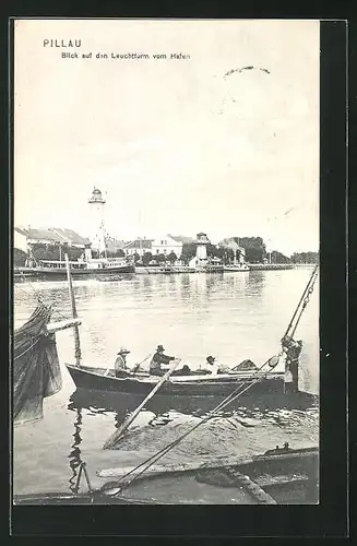 AK Pillau, Blick auf den Leuchtturm vom Hafen