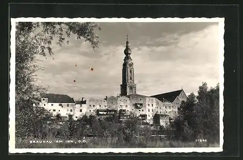 AK Braunau am Inn, Teilansicht mit Kirche