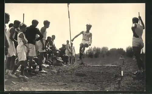 Foto-AK Leichtathlet beim Weitsprung