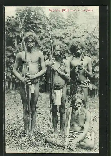 AK Sri Lanka, Veddahs, Einheimische Jäger im Lendenschurz mit Langbogen