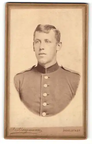 Fotografie F. Bergmann, Ingolstadt, Portrait Soldat in Uniform