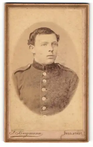 Fotografie F. Bergmann, Ingolstadt, Portrait Soldat in Uniform