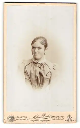 Fotografie Michael Bscher, Kempten & Immenstadt, Portrait junge Frau mit zusammengebundenem Haar