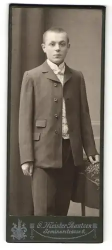 Fotografie G. Meister, Bautzen, Junge im Anzug