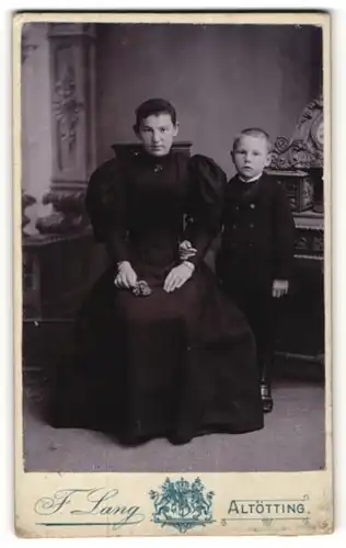 Fotografie F. Lang, Altötting, Portrait Mutter und Sohn