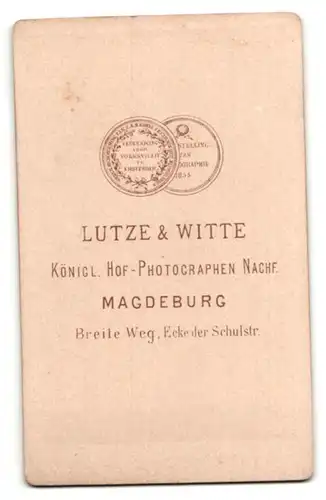 Fotografie Lutze & Witte, Magdeburg, Portrait Frau mit geflochtenem Haar