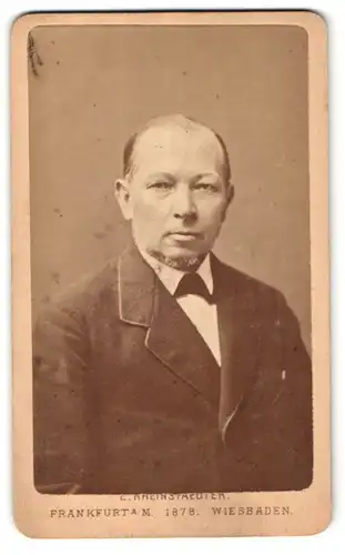 Fotografie Emil Rheinstaedter, Frankfurt, älterer Mann im Anzug im profil