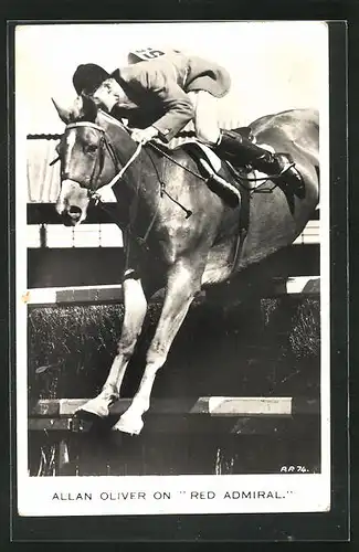 AK Reiter Allan Oliver auf seinem Pferd Red Admiral beim Sprung über ein Hindernis, Pferdesport