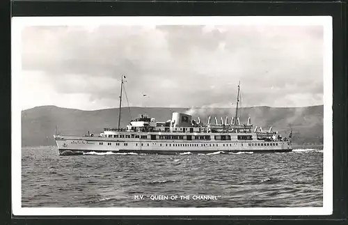 AK Passagierschiff M.V. Queen of the Channel fährt unter Dampf vor Küste