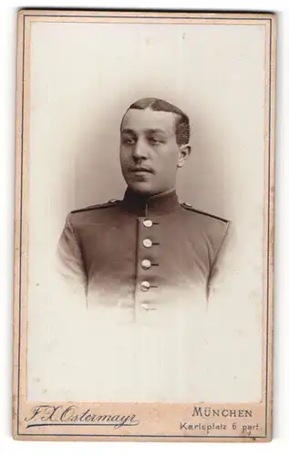 Fotografie F. X. Ostermayr, München, Portrait Soldat mit zurückgekämmtem Haar